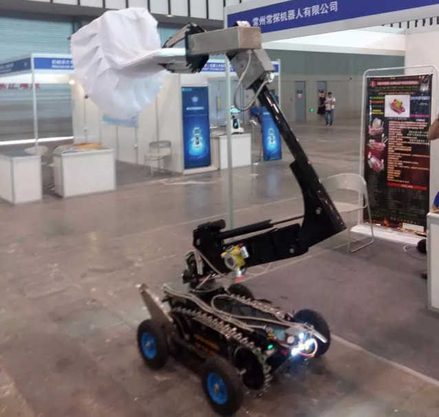 Often probe the Phoenix 4-in-one multi-functional high-powered rescue robot